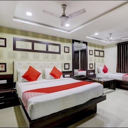 Hotel Gitanjali Inn อาเมดาบัด ภายนอก รูปภาพ